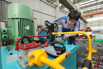 企業(yè)按下&ldquo;快進(jìn)鍵&rdquo; 開足馬力忙生產(chǎn)